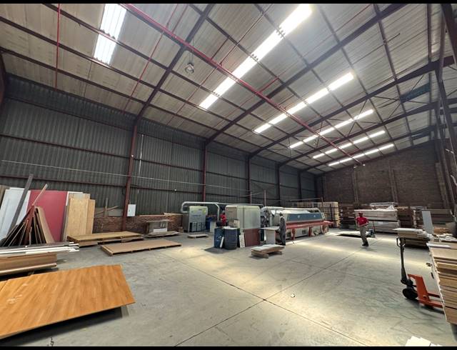 3,300M² WAREHOUSE FOR SALE IN EASTGATE